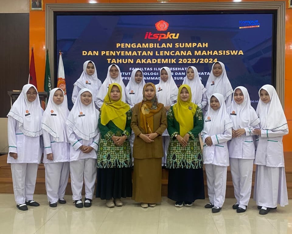 Mahasiswi Kebidanan UMPKU Ikuti Prosesi Capping Day dan Ucap Janji
