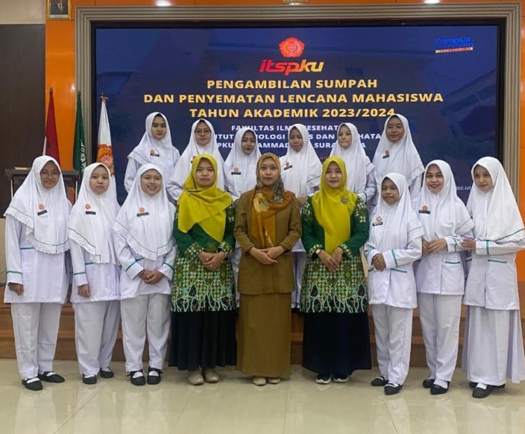 Mahasiswi Kebidanan UMPKU Ikuti Prosesi Capping Day dan Ucap Janji